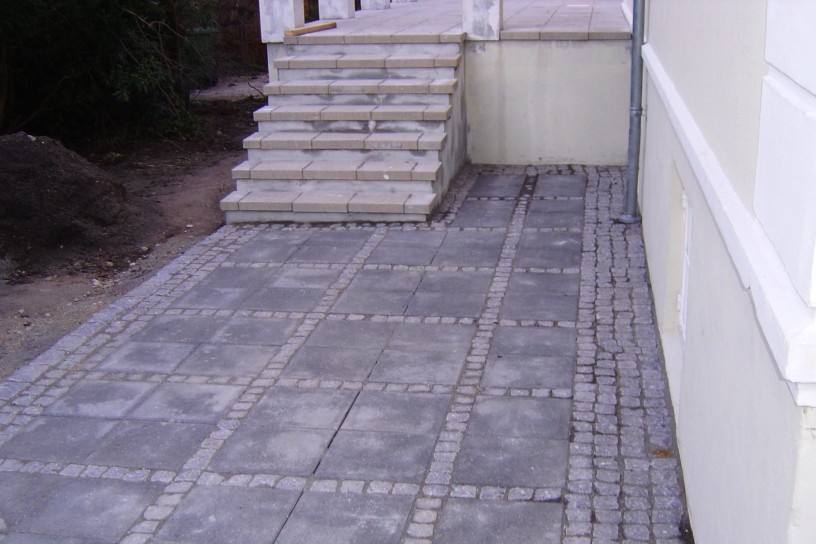 Installing paving stone