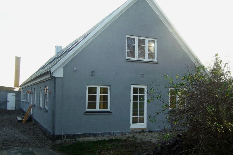 Renovation of a family house and its facade